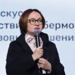 Эксперт объяснил, как правильно обменять валюту в 2024 году и не потерять на курсе